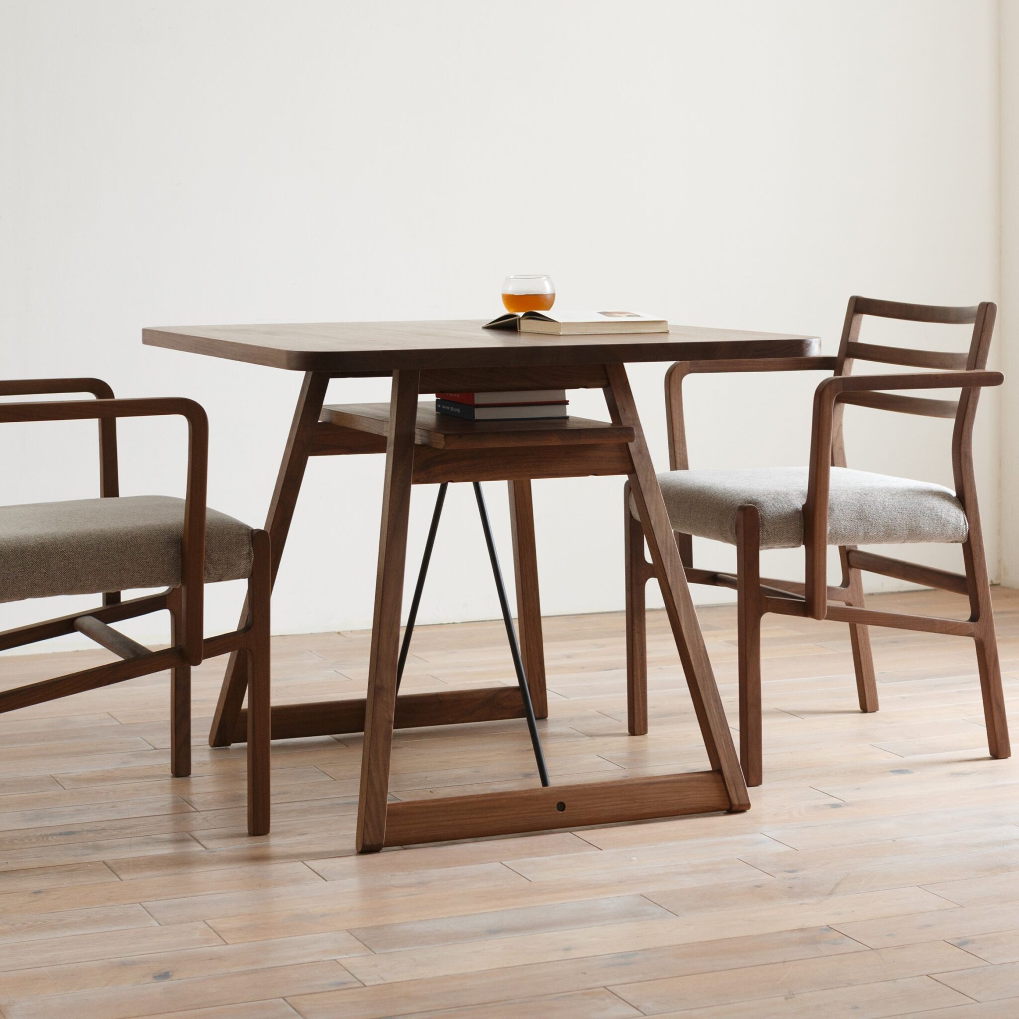 YHOPE-DiningTable-091_catalogue_1_resize-2048x2048.jpg