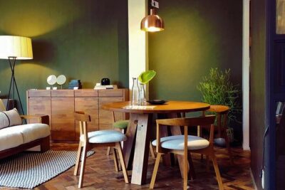 Circle table for families