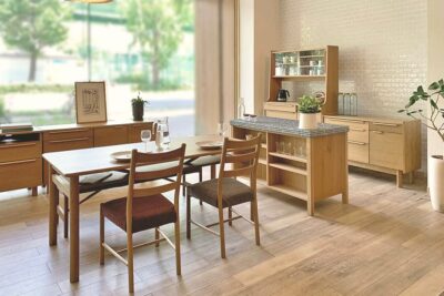 Cafe-style dining with a sense of openness