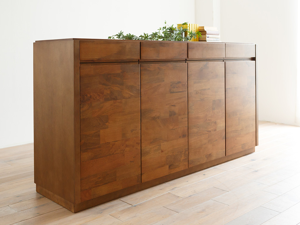 Smart Storage Solutions for a Tidy Room_1